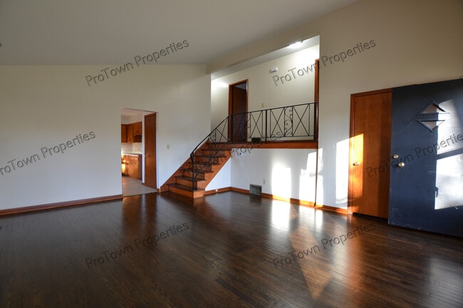 Photo - 2205 Tamarack Dr