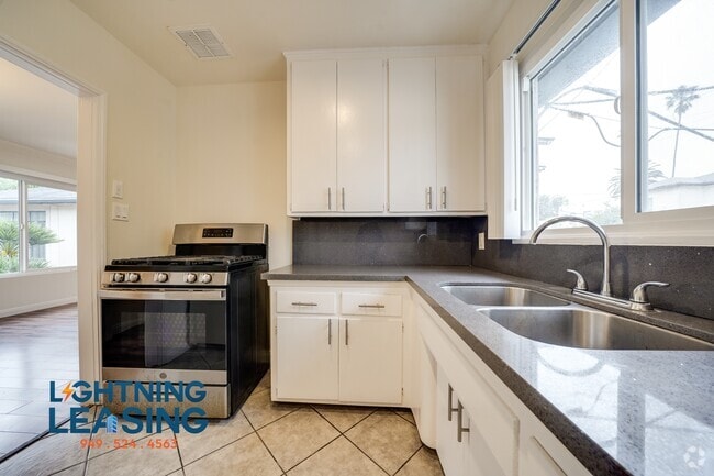 Building Photo - 1062 S Stanley Ave Unit 3D Rental