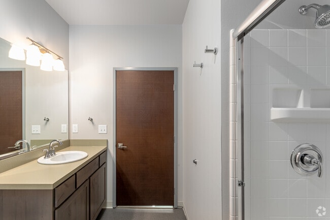 2BR, 2BA - 1,060SF - 2210 Spanish Peak Apartments