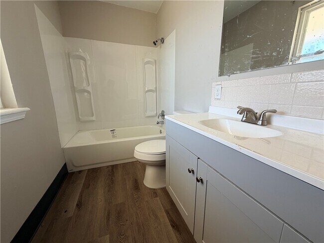 Photo - 501 David St Unidad B