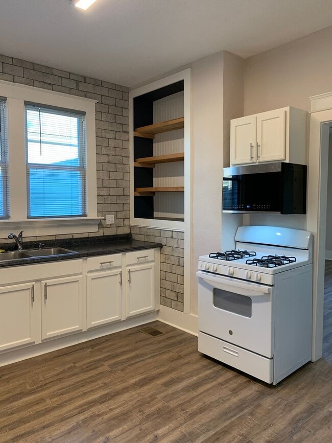 Photo - 2 Bed/2 Bath- Newly Renovated!!