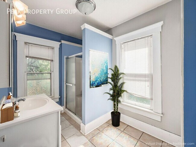 Photo - 1400 Summit St