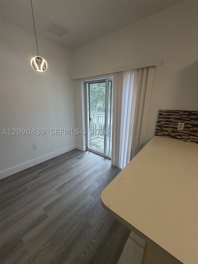 2720 NE 3rd Dr Unit 202