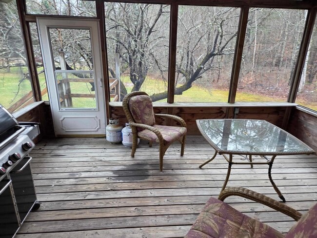 Photo - 15 Broomstick Ln House