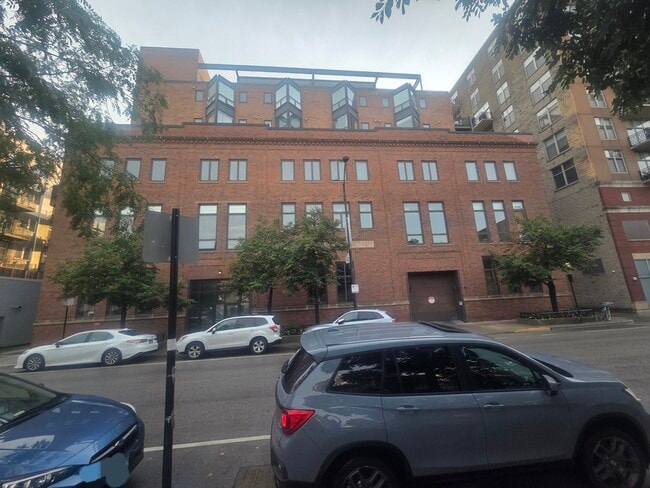 Building Photo - 222 S Racine Ave Rental