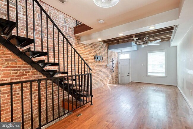 Photo - 112 N Streeper St