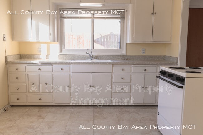 Photo - 823 6th Ave