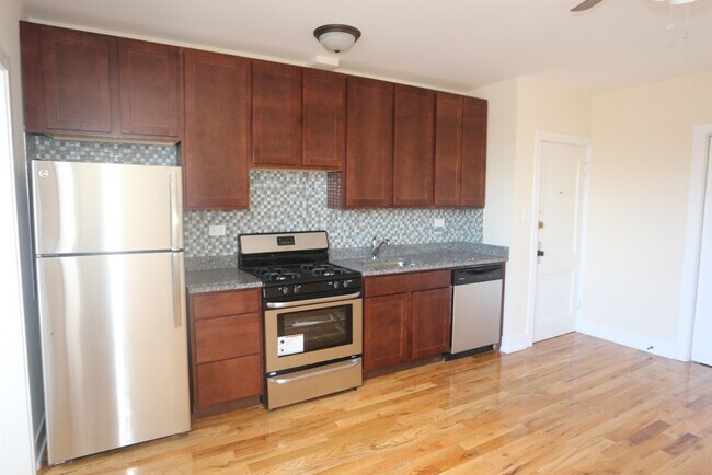 Photo - 823 W Diversey Pkwy Unit 6Q