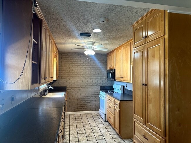 Photo - 3009 Bonham Ave