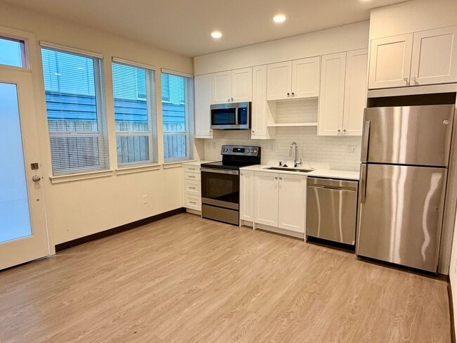 Photo - COOPER THOMAS 2613 DUPLEX Unit B