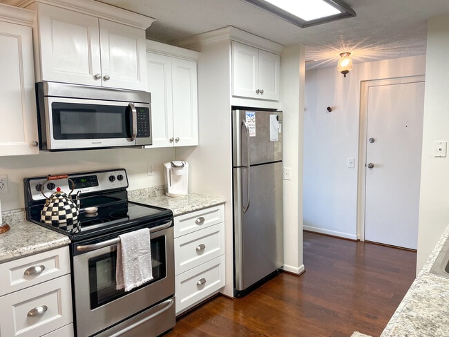Kitchen with fridge, microwave, dishwasher, oven, and stove. - 29 Great Wood Ct Unit 8