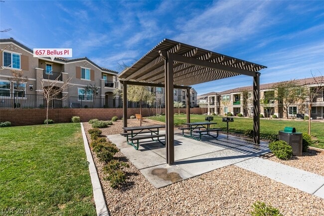 Photo - 657 Bellus Pl