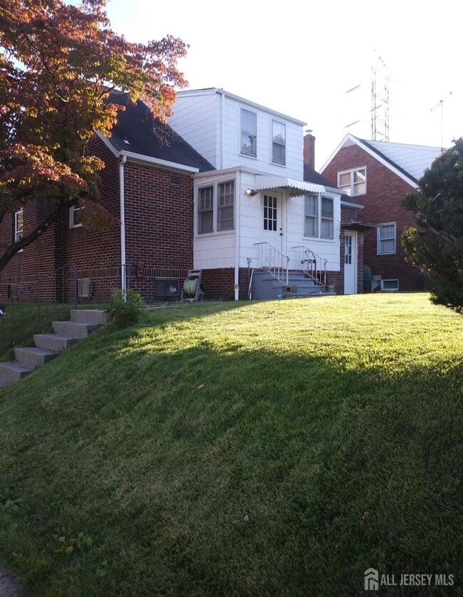 Photo - 503 Main St