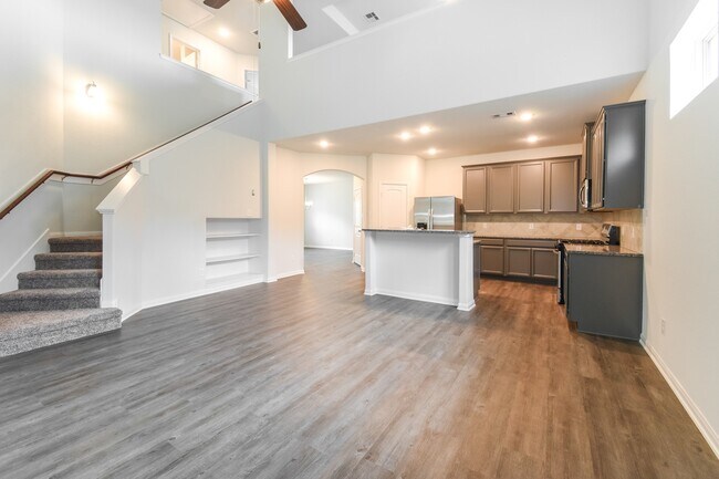 Photo - 321 Lk Wy Cir