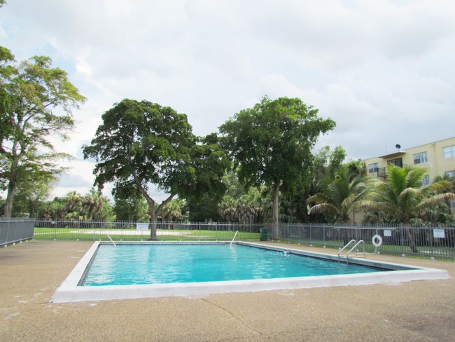 Seawind Lakes I - Seawind Lakes I Apartments