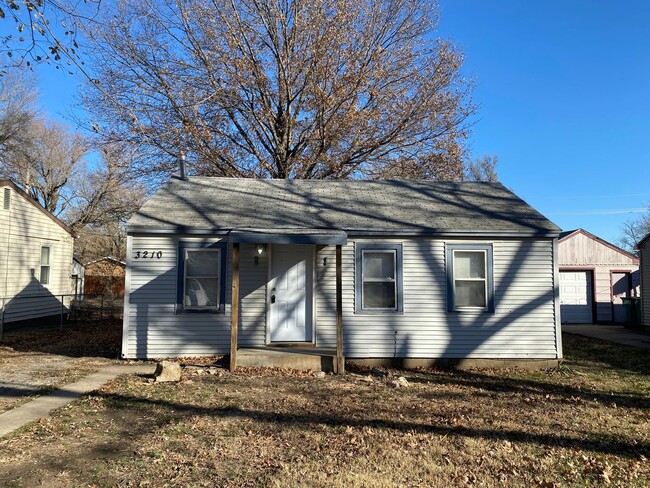 Super Cute Renovated 1 Bedroom House! - Super Cute Renovated 1 Bedroom House!