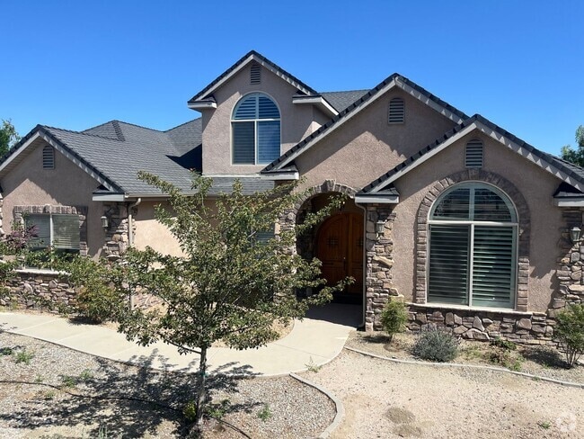 Building Photo - Beautiful 4 Bedroom 4 Bathroom House in Ga...
