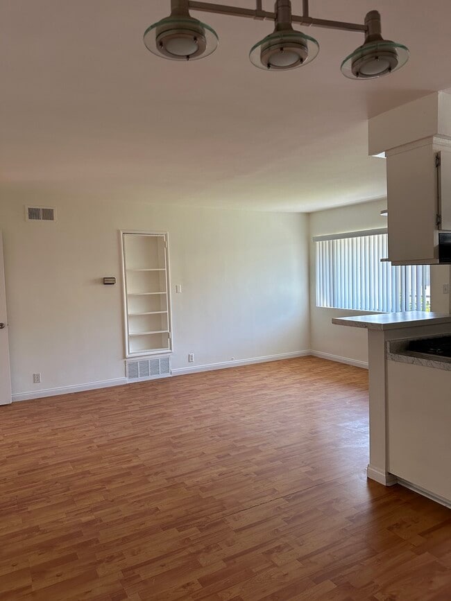 Building Photo - 11130 Huston St Unit 4