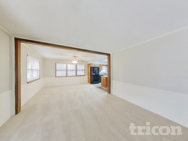 Photo - 8588 Lamanto Ave N