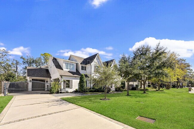 Photo - 718 Magdalene Dr