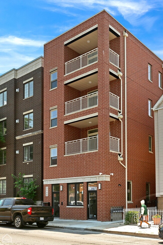 Photo - 3545 W Belmont Ave Unidad 2