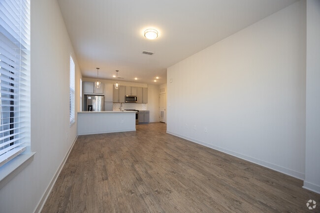 1BR, 1BA - 749SF