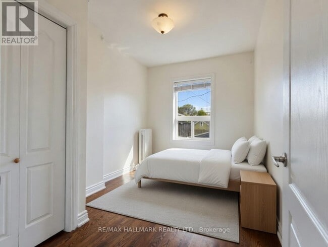 Photo - 2038 Danforth Ave