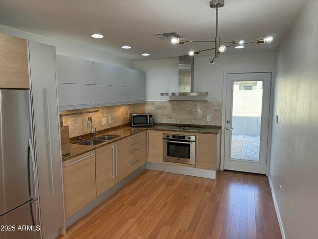 Photo - 1850 E Maryland Ave