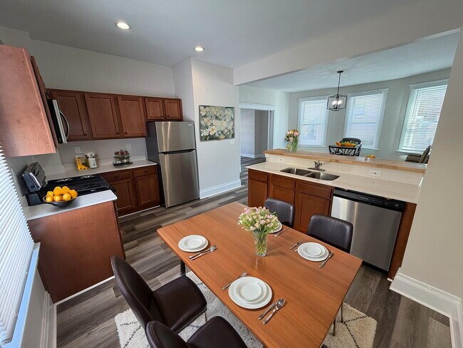 Photo - 2031 Hewitt Ave Unit 1