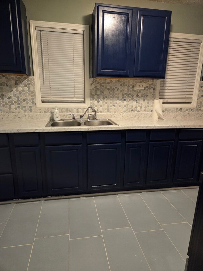 Photo - 907 Logan St
