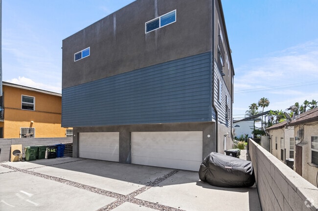 5653 Fair Ave - Garage