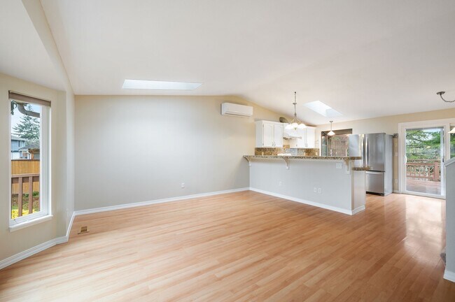 Photo - 21120 NE 18th St