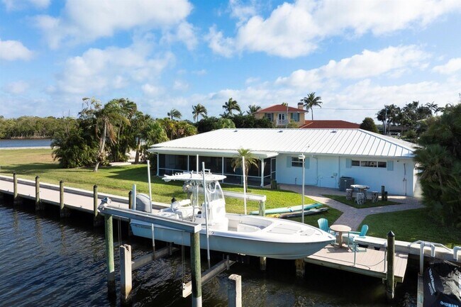 Photo - 8585 SE Palm St