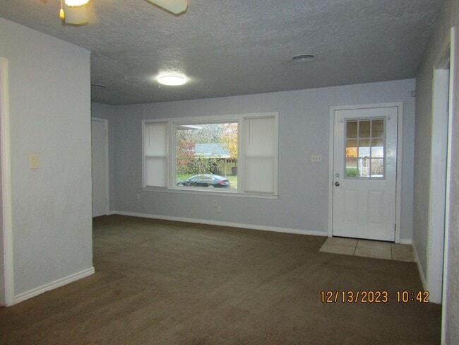 Photo - Close to shopping, Comanche hospital and Cameron University