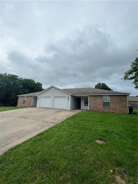 Building Photo - 1374 N Chickadee Ave Rental
