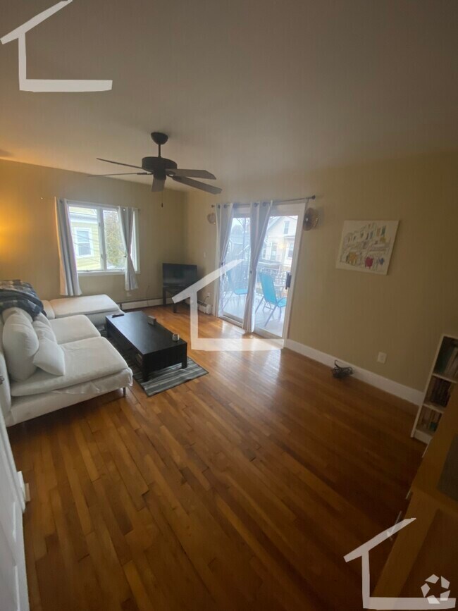 Building Photo - 91 Glen St Unit 2 Rental