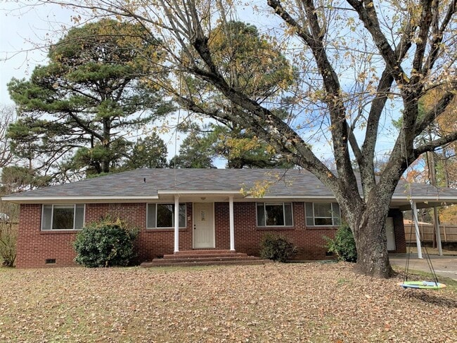 Come take a look at this home on a conveni... - Come take a look at this home on a conveni...