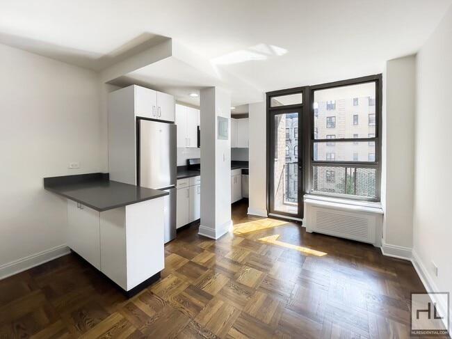 Building Photo - EAST 35 STREET Unit 6H