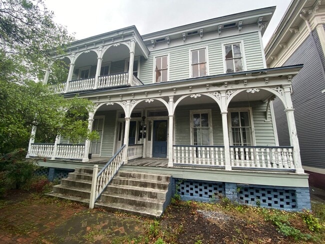 Building Photo - 218 E Henry St Unit B Rental