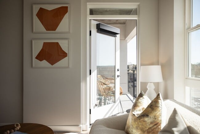 Photo - Noble Old Hampden