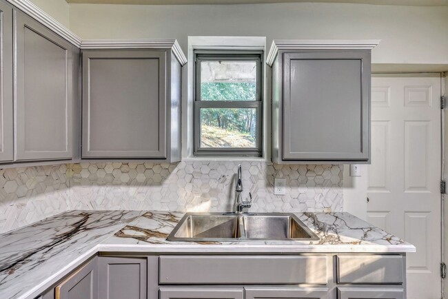 Photo - Fully Renovated 3 Bedroom, 1 Bathroom Townhouse