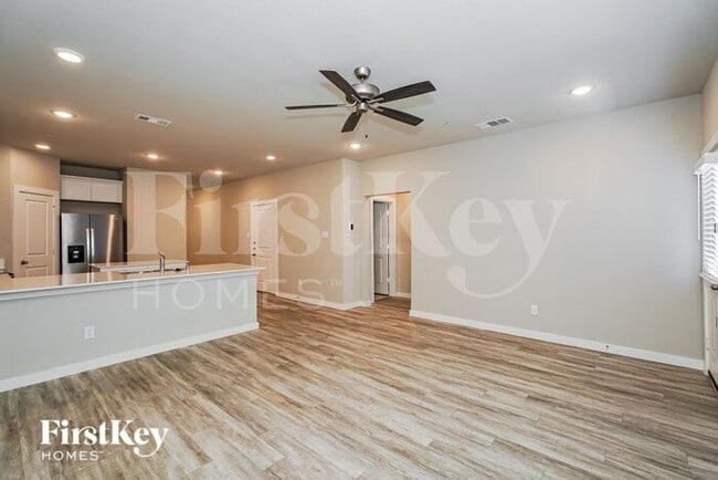 Photo - 319 Aveen Path