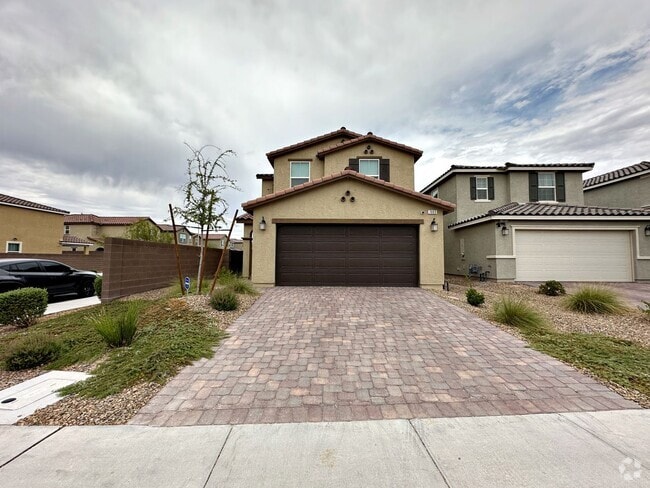Building Photo - 4 BEDROOM + LOFT HOME IN GATED COMMUNITY