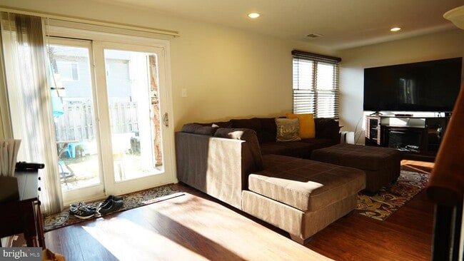 Photo - 9995 Campus Way S