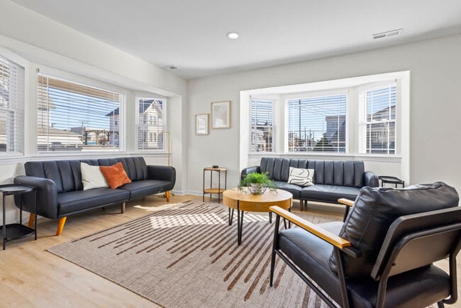 Building Photo - 142 E Youngs Ave Unit ID1309014P Rental