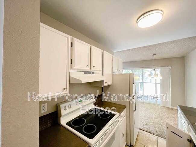 Photo - 321 Bellevue Way SE Unit 406