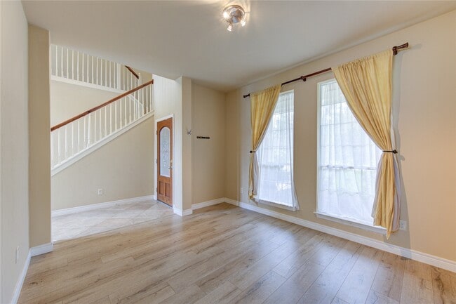 Photo - 6018 Royal Hollow Ln