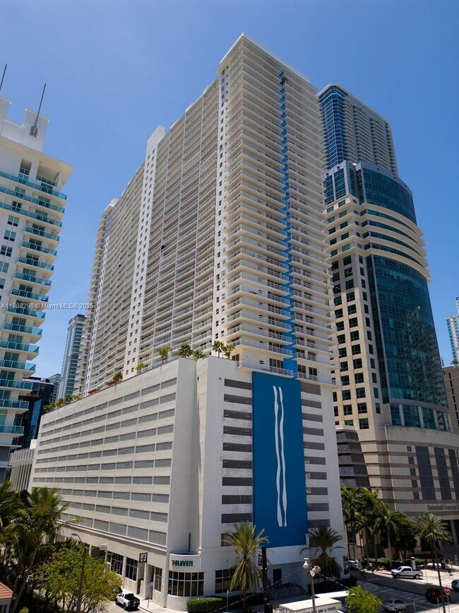 Photo - 1200 Brickell Bay Dr Unidad 2806 Rental