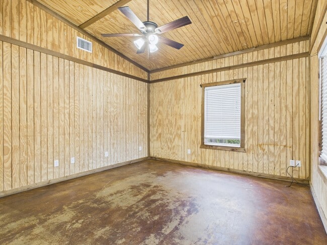 Photo - 5818 Leonard Rd