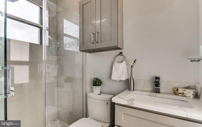 Photo - 631 Florida Ave NE Unit B